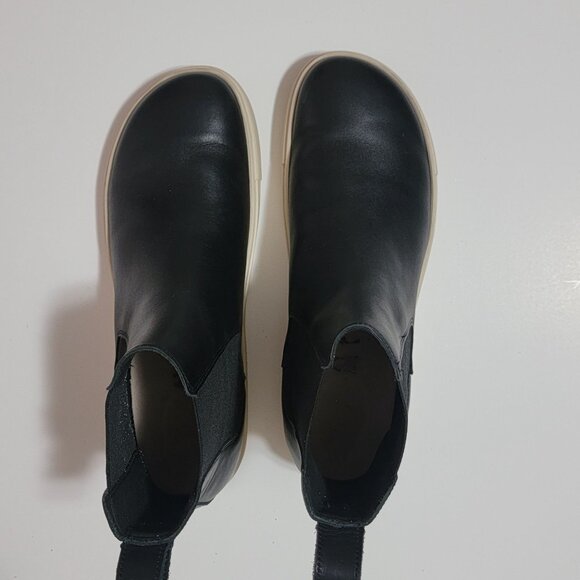 Birkenstock Black and Cream Ankle Boots - Picture 2 of 9